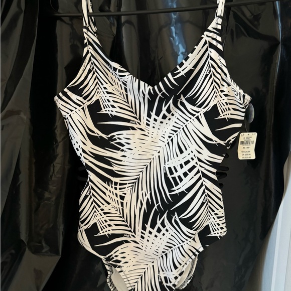 Excellent condition dress for women size 6,8,10 very good prices. - Picture 12 of 13